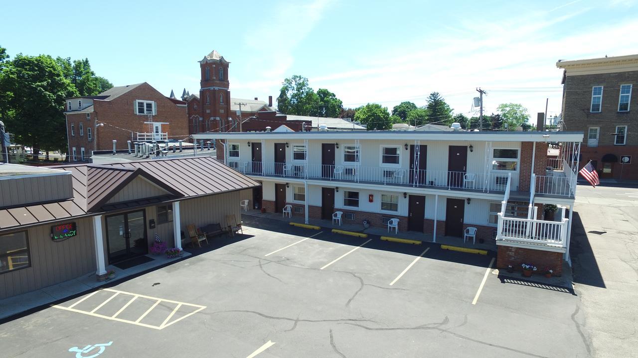 Villager Motel & Glen Manor Estate Watkins Glen Bagian luar foto