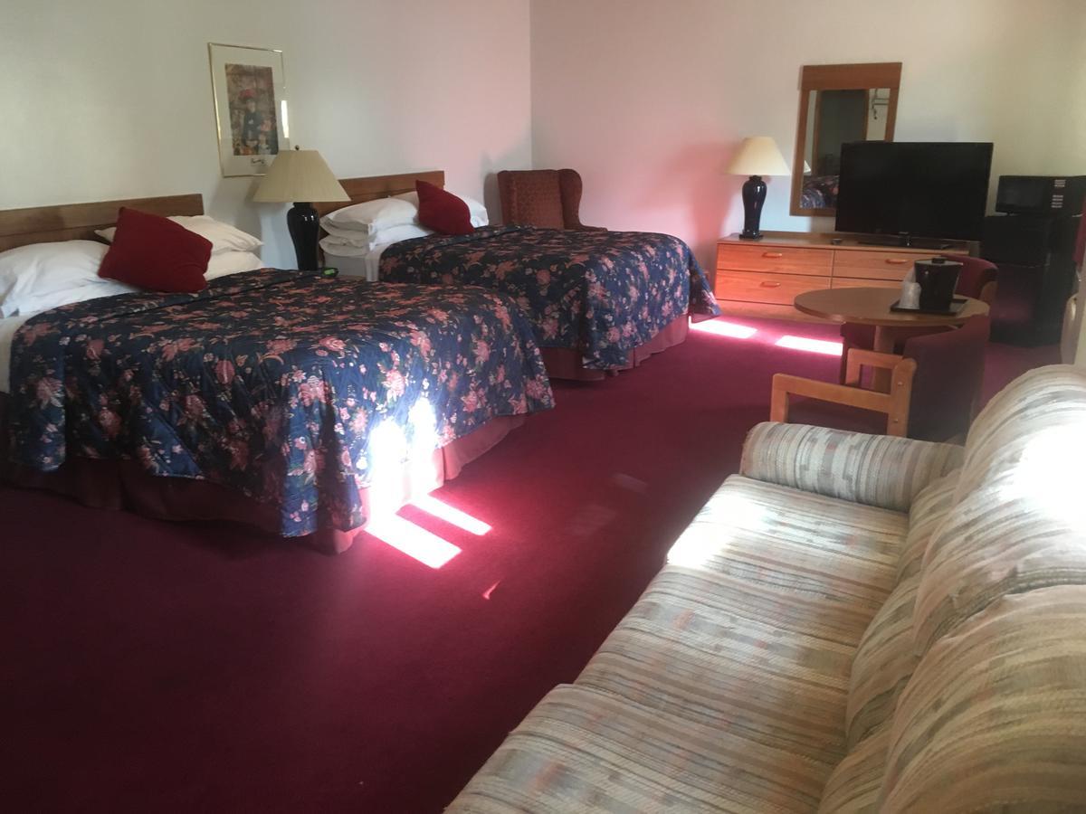 Villager Motel & Glen Manor Estate Watkins Glen Bagian luar foto