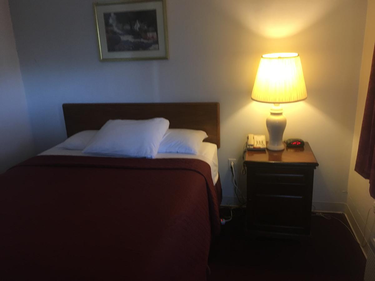 Villager Motel & Glen Manor Estate Watkins Glen Bagian luar foto