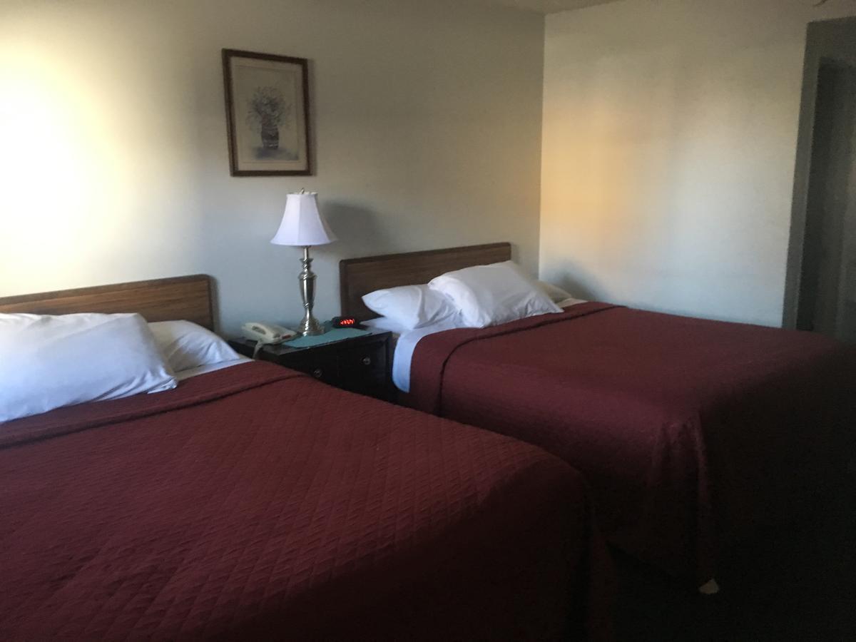 Villager Motel & Glen Manor Estate Watkins Glen Bagian luar foto